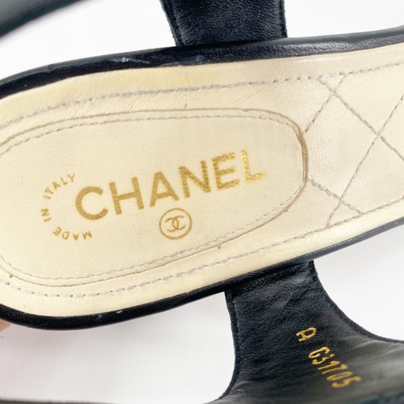 Chanel Black Quilted Leather Gold Chain Link CC Pearl Single Strap Sandals 40 - Picture 15 of 15